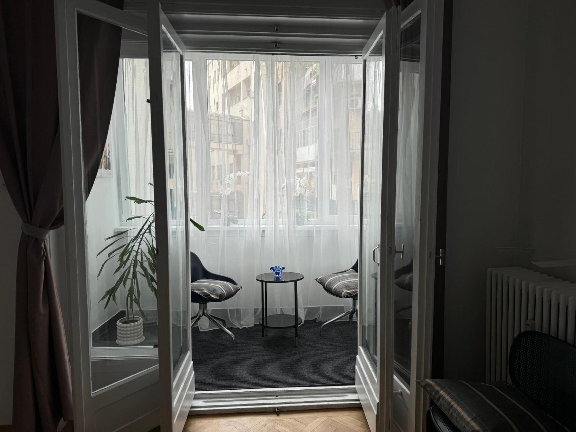 Airy & Beautiful Downtown Apartment Bucharest Exterior photo